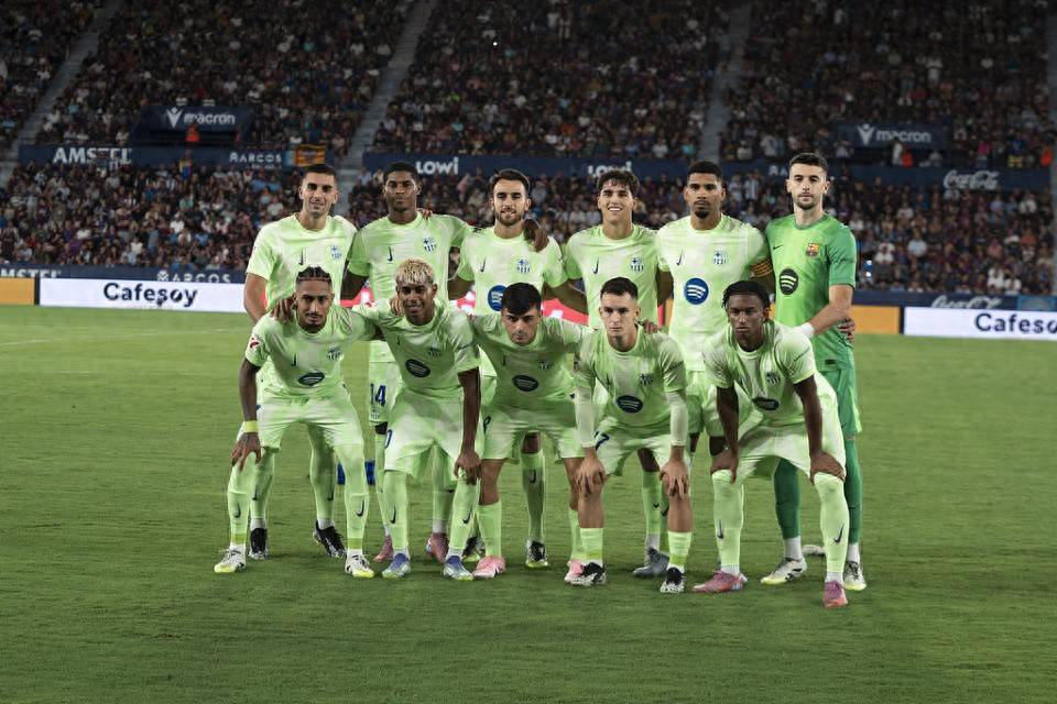 2016 赛季：洋基队老将 A-Rod 在布朗克斯主场泪别球迷，结束职业生涯